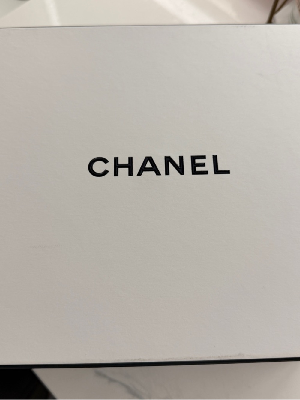 Chanel beauty makeup bag - Picture 2 of 5